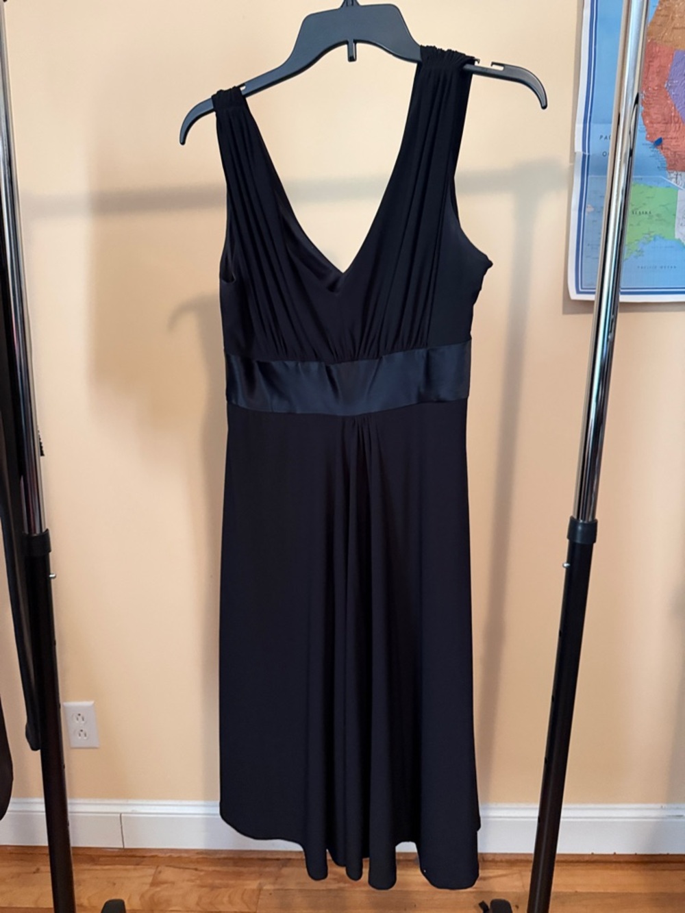 Jones Wear Black V-Neck Sleeveless Dress